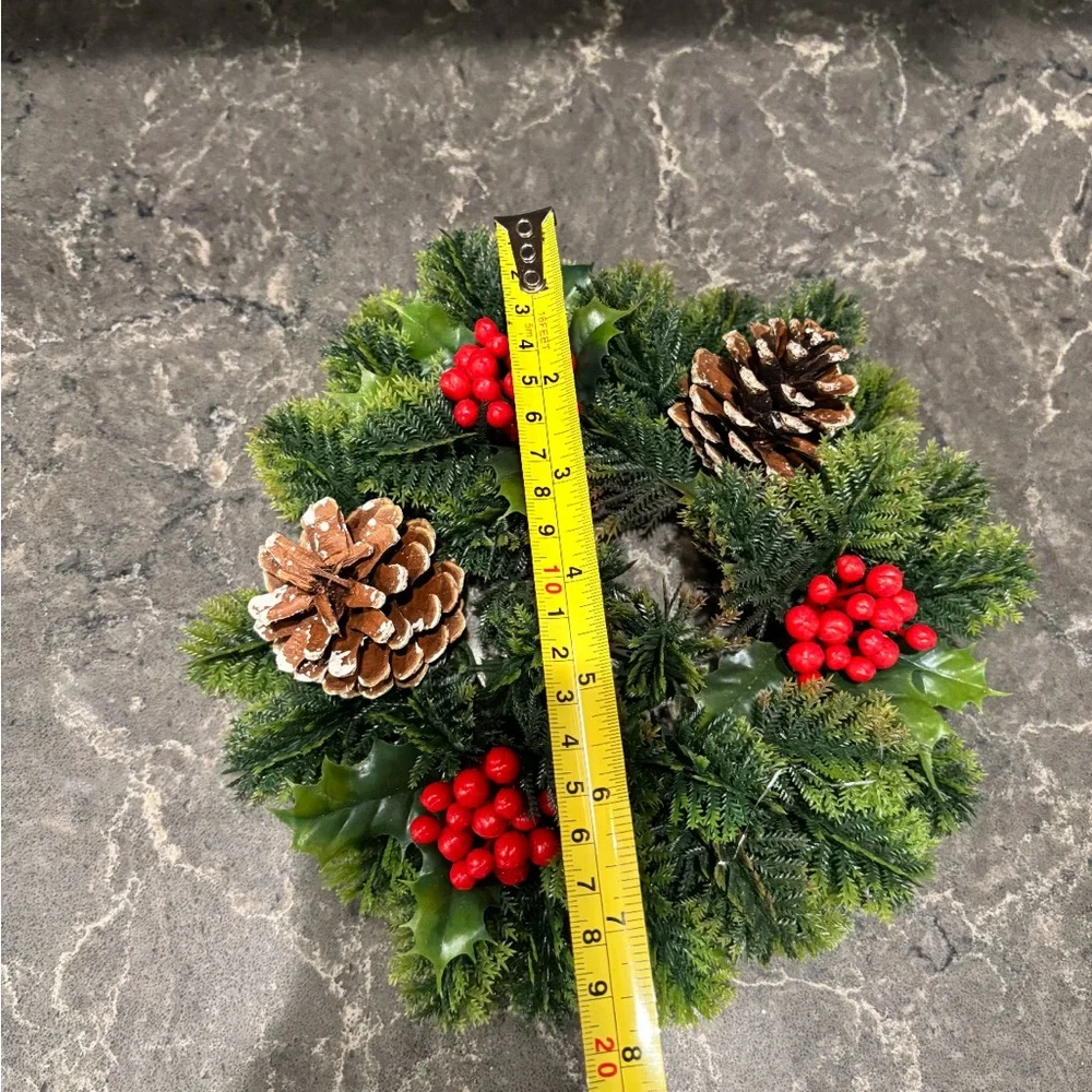 ❗️Festive Green and Red Holiday Centerpiece